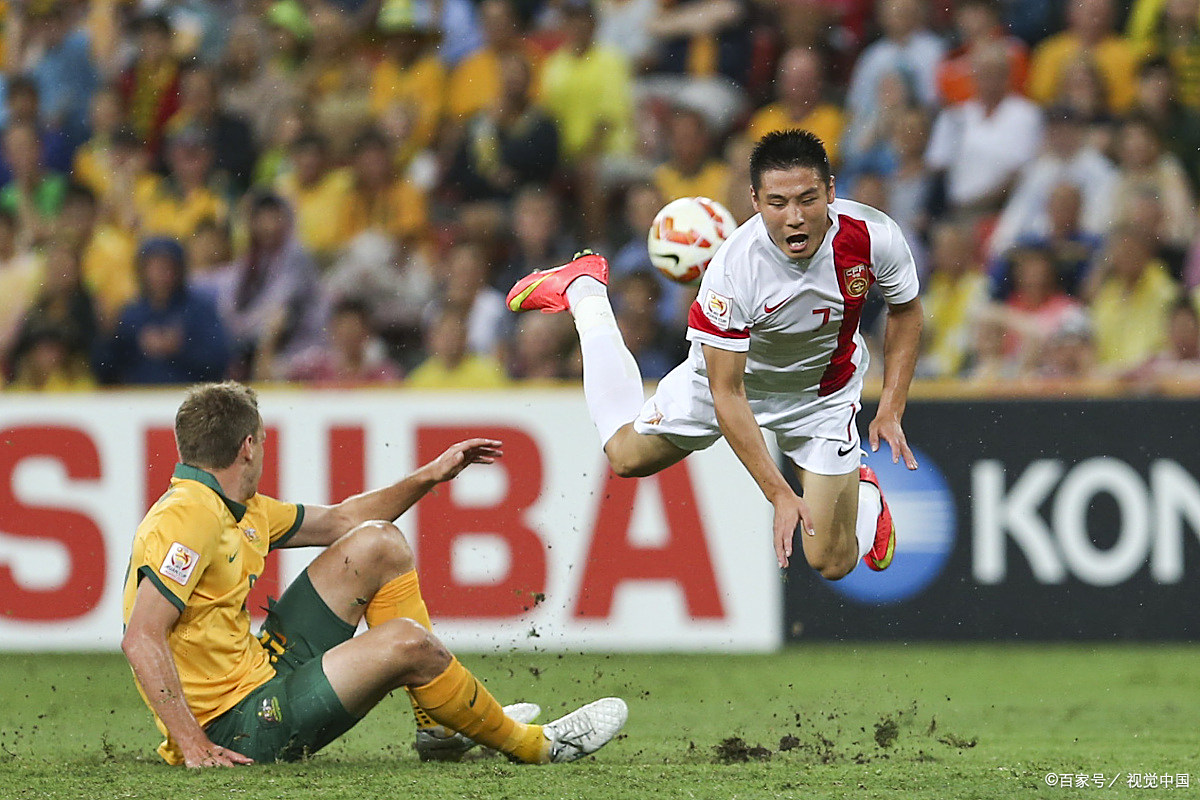 亚马尔后场启动连续摆脱人海防守 亚马尔后场启动连续摆脱人海防守