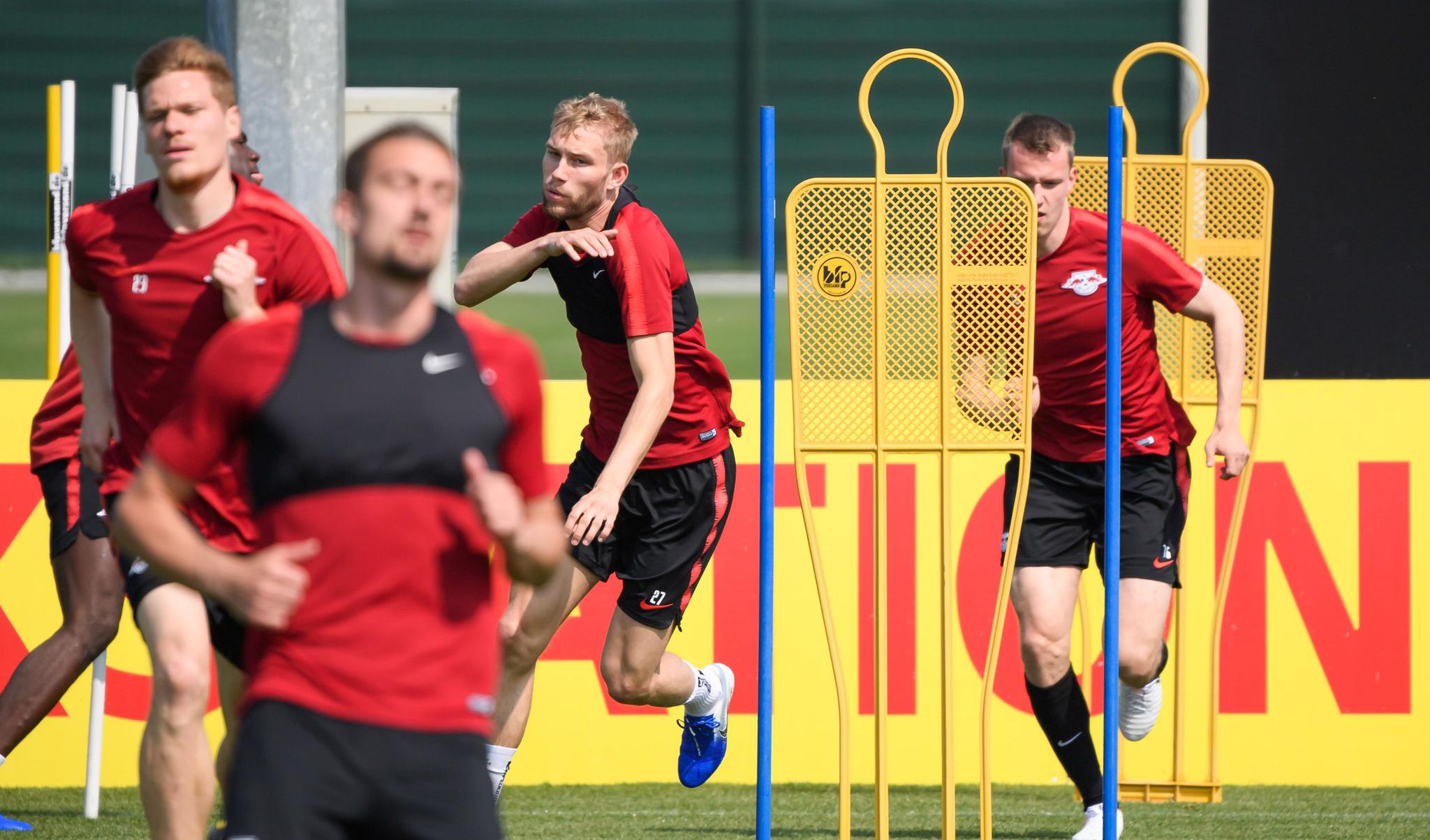 窗口期布鲁克林篮网备战德国杯，主帅复盘细节曝光，压力陡增，球探报告显示潜力的简单介绍