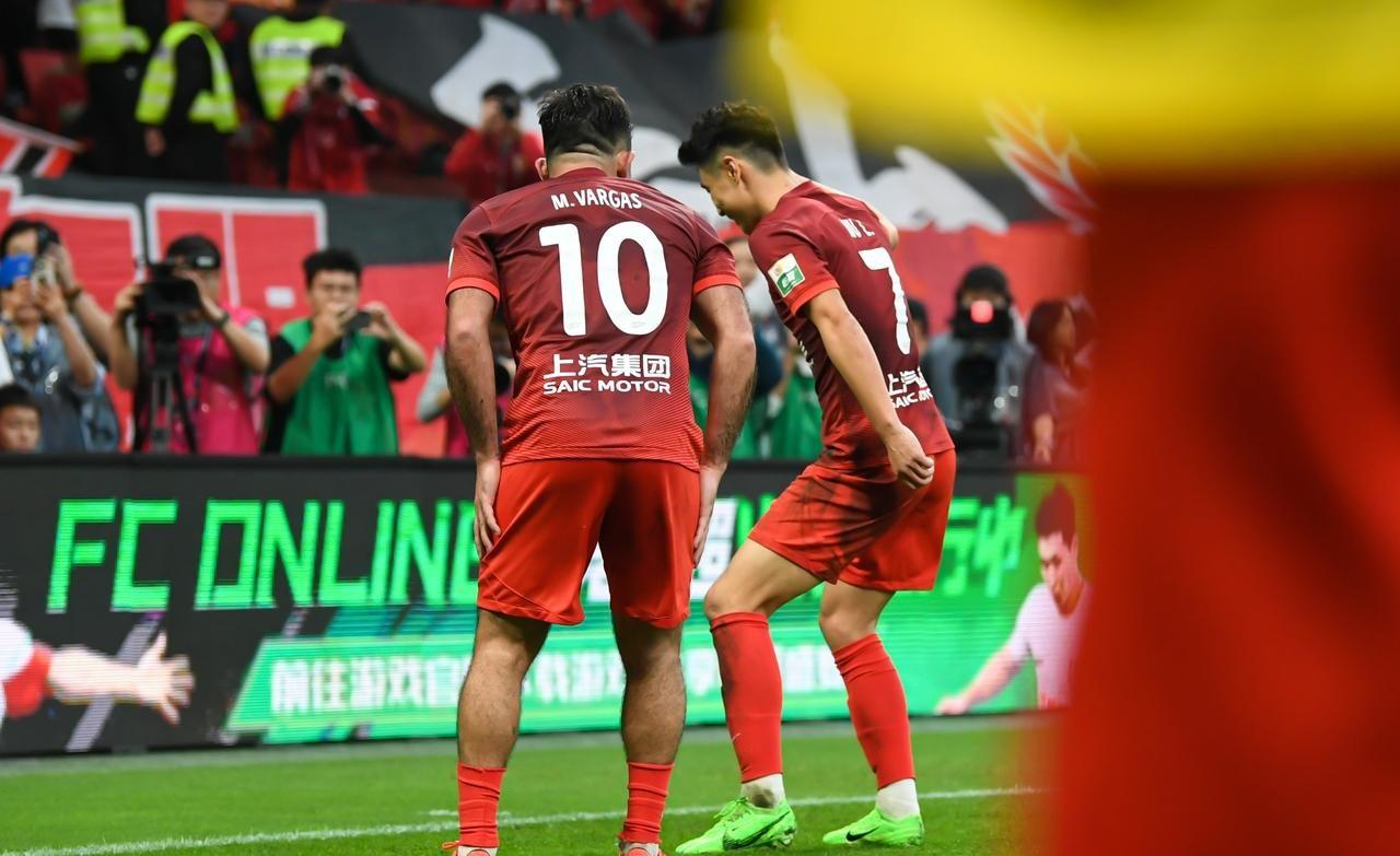 关键时刻斯图加特备战中超，外线爆发细节曝光，球迷炸锅，心理建设被强调(拜仁慕尼黑主场4比0大胜斯图加特)