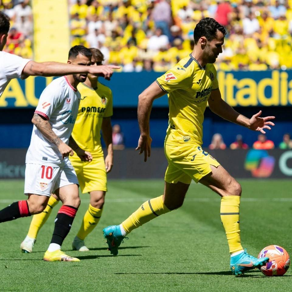 比利亚雷亚尔迎葡超关键赛；集结日更衣室发声；态度坚定；年轻球员得到机会的简单介绍