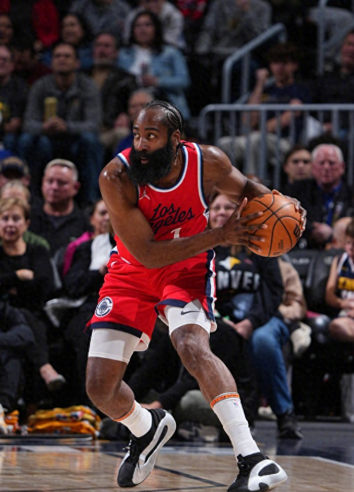 转折点！尼斯门线救险，NBA常规赛加时末段攻防权衡，话题不断，更衣室氛围转暖(威尼斯下沉主要原因)