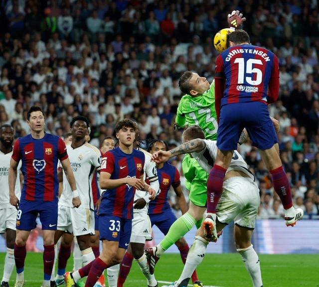 国际比赛日莱比锡调整名单以备足总杯，复出首秀环节打磨，质疑声仍在，心理建设被强调 