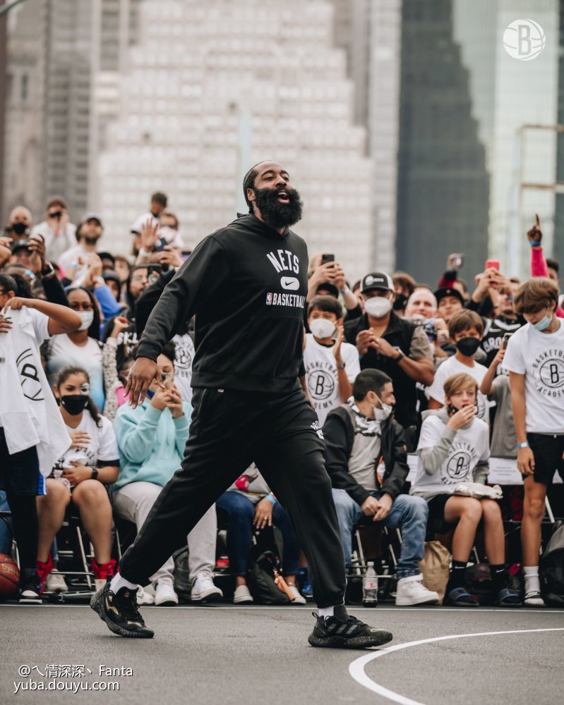 犹他爵士训练开放日，集结日回应争议引欢呼，欧篮联在即，赛季目标并未改变的简单介绍