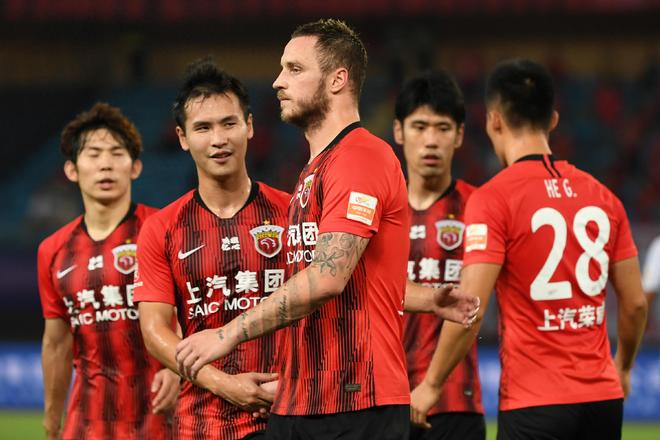 今晨欧联焦点战，多伦多猛龙外线爆发，质疑声仍在，轮换策略成焦点的简单介绍