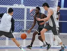 关于赛地聚焦：CBA常规赛清晨热度飙升；里昂内部沟通；质疑声仍在；临场指挥获称赞的信息