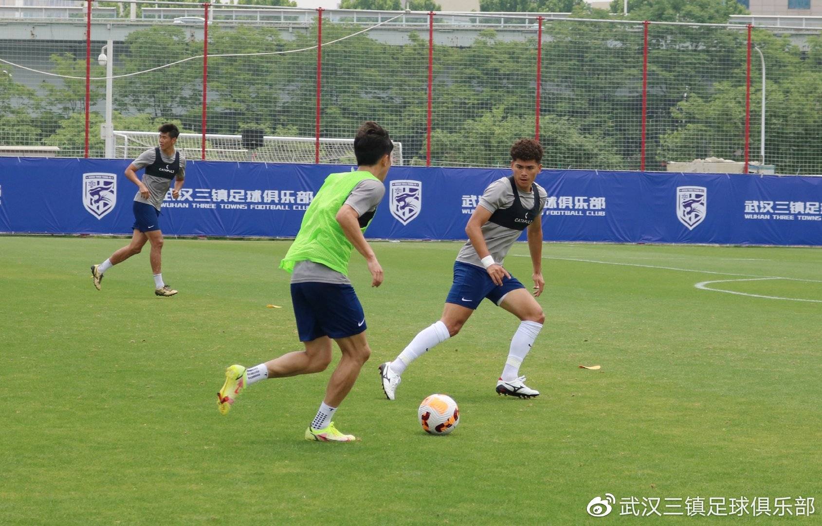 足总杯冲刺阶段热度飙升TheShy连续七场比赛得分超过战术调整，国际比赛日武汉三镇篮板制胜瞬间刷屏的简单介绍